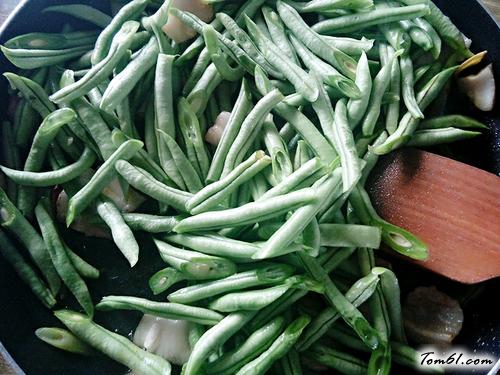 【五花肉炖芸豆】