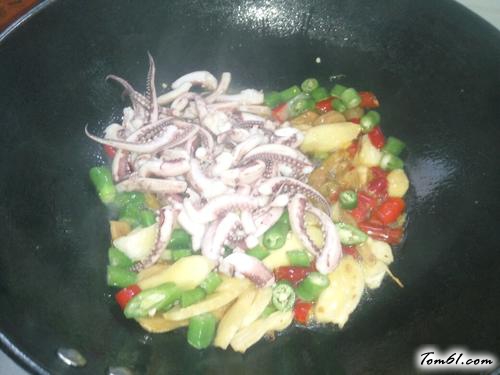 【泡椒鱿鱼须】