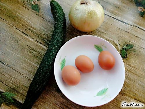 【洋葱黄瓜炒鸡蛋】