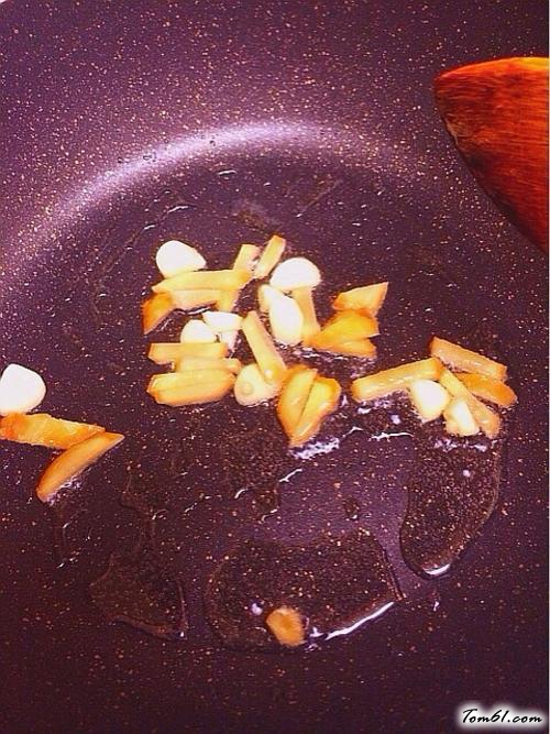 【土豆炖排骨】