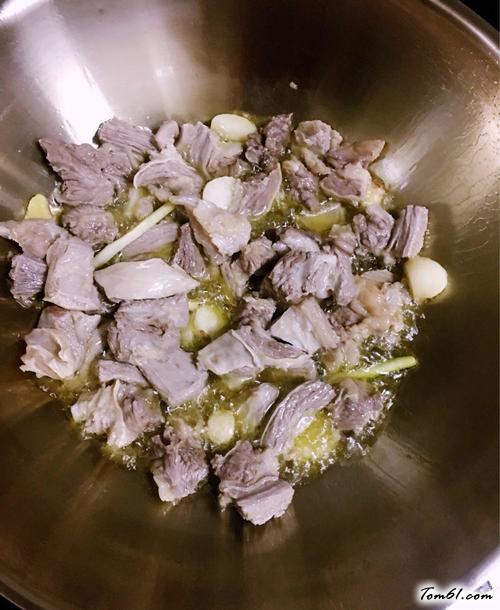 【白萝卜笋子烧牛腩】