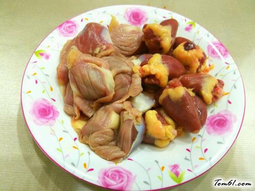 【酸豆角炒鸡杂】