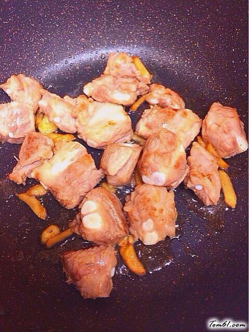 【土豆炖排骨】