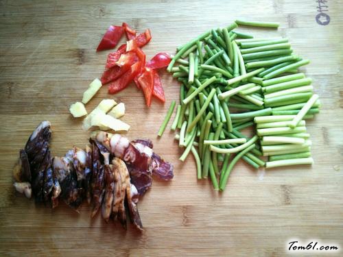 【腊肠炒蒜苔】