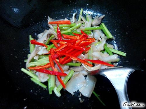 【芹菜炒猪耳朵】