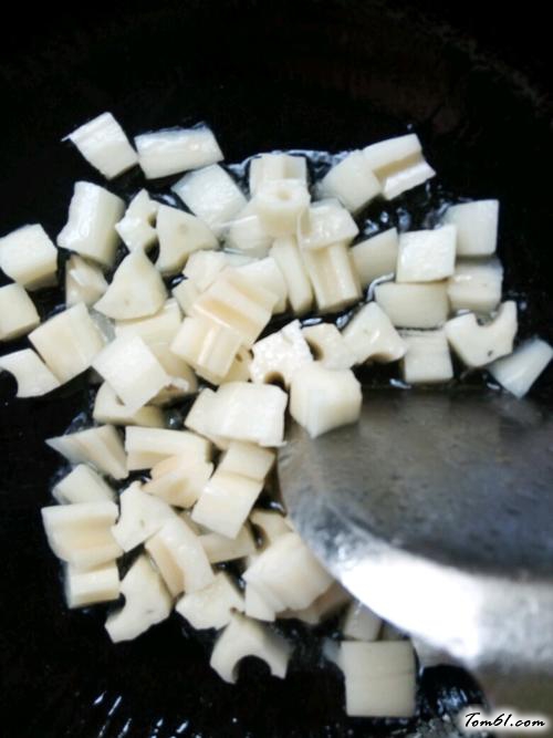 【彩椒炒藕丁】