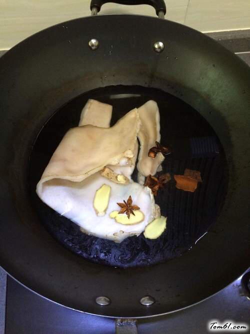 【猪皮炒酸豆角】