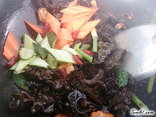 【木耳炒肉片】