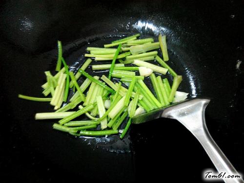 【芹菜炒猪耳朵】