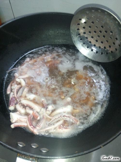 【泡椒鱿鱼须】