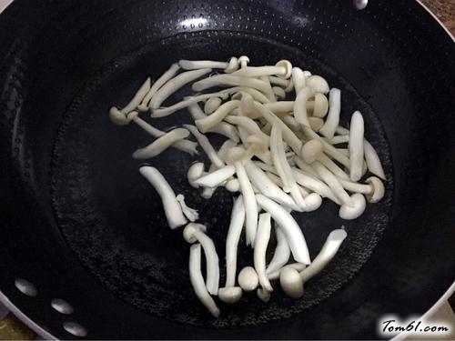 【蚝油炒海鲜菇】