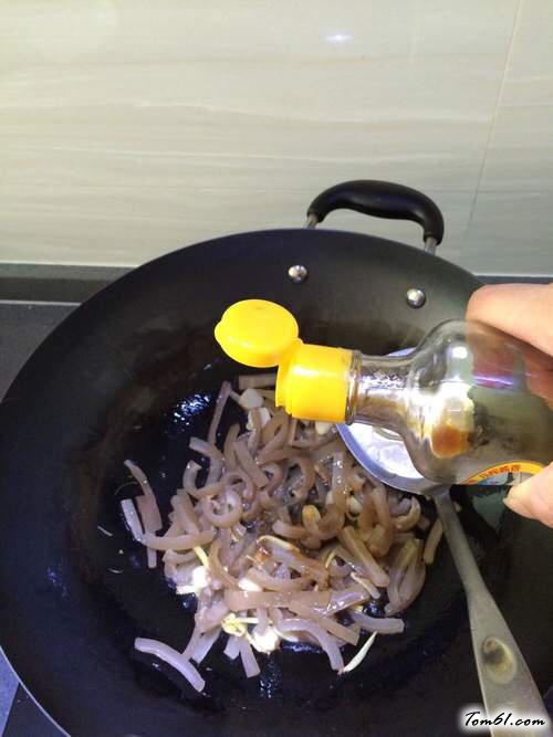 【猪皮炒酸豆角】