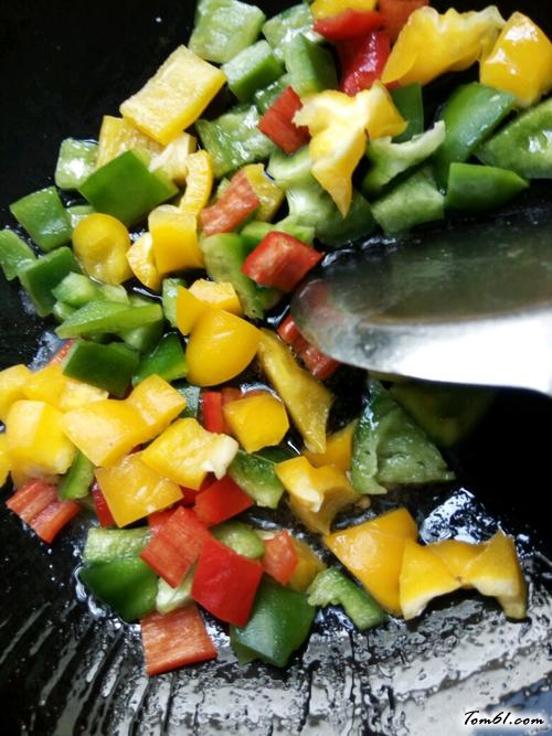 【彩椒炒藕丁】