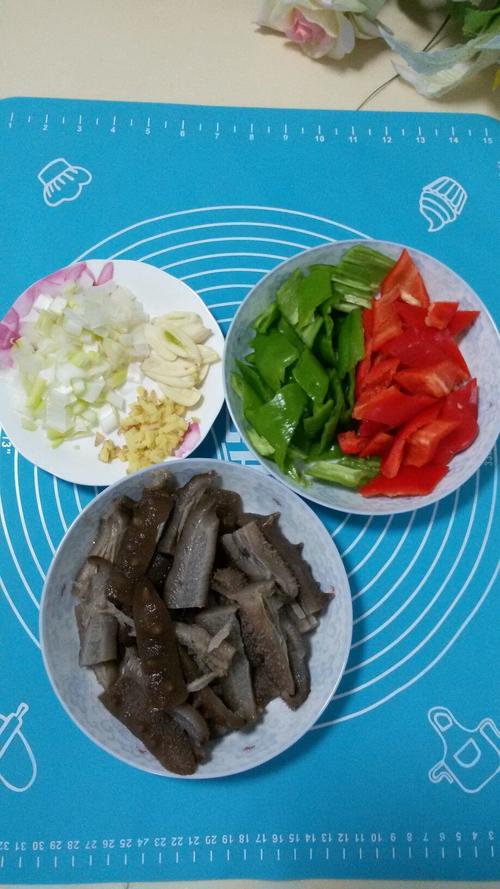 【双椒炒海参】