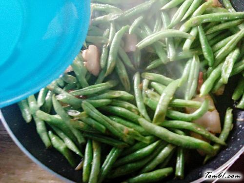 【五花肉炖芸豆】