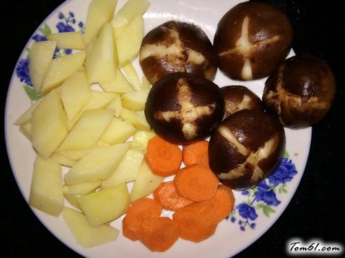 【香菇土豆炖鸡肉】