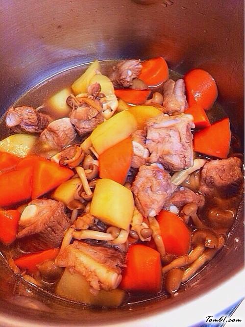 【土豆炖排骨】