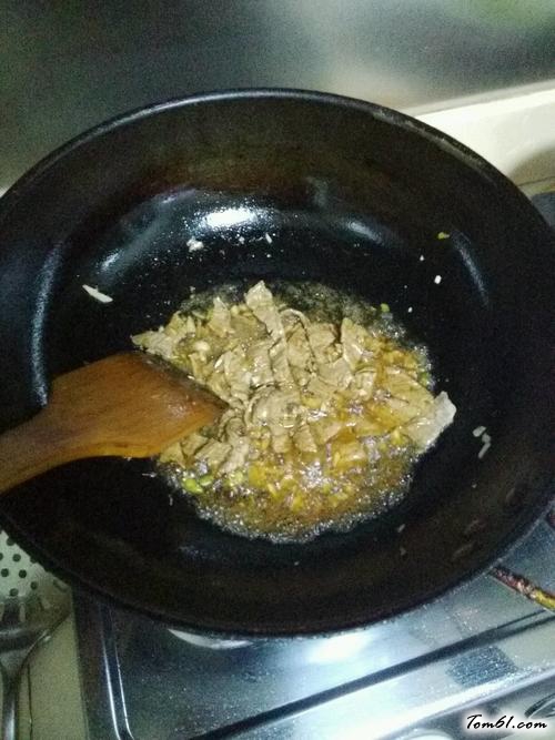 【西芹炒牛肉】