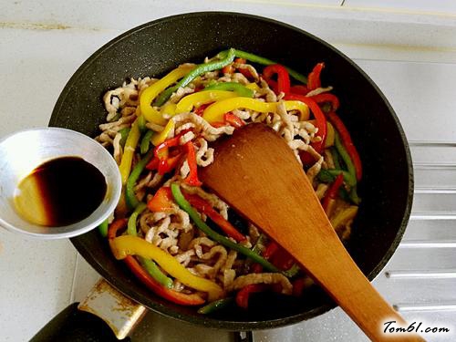 【彩椒炒肉丝】