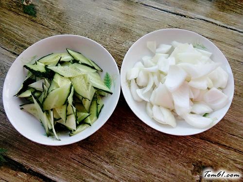 【洋葱黄瓜炒鸡蛋】
