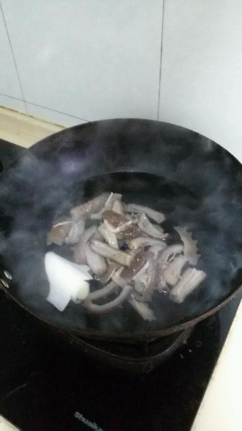 【双椒炒海参】