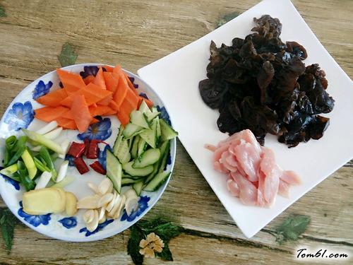 【木耳炒肉片】