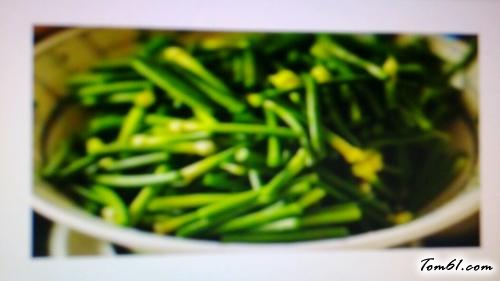 【蒜苔烧土豆】