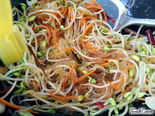 【黄豆芽炒粉条】