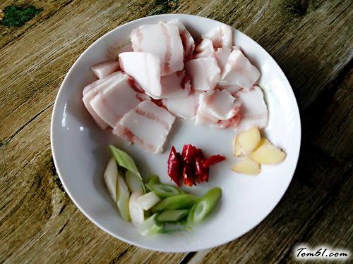 【五花肉炖芸豆】