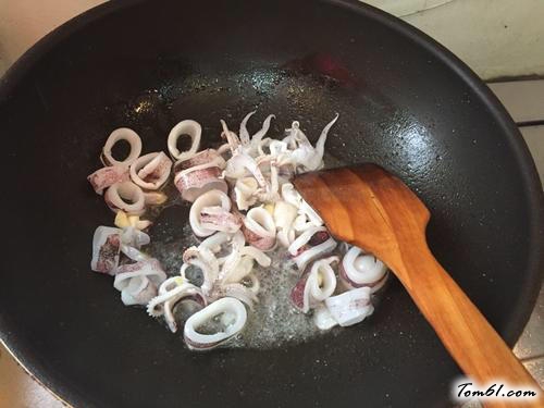 【芹菜炒鱿鱼】