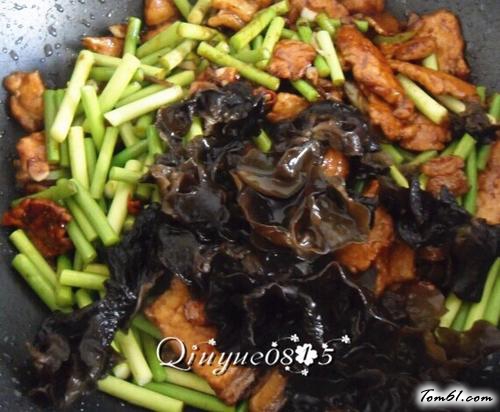 【肉炒蒜苔木耳】
