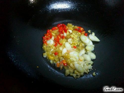 【酸豆角炒鸡杂】