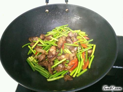 【腊肠炒蒜苔】