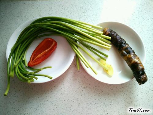 【腊肠炒蒜苔】