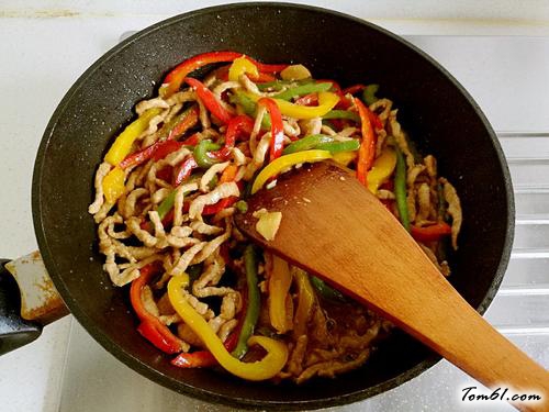 【彩椒炒肉丝】