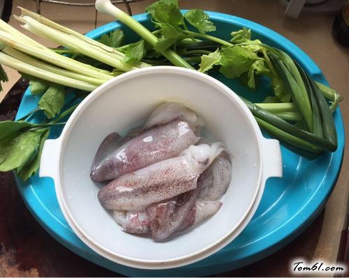 【芹菜炒鱿鱼】