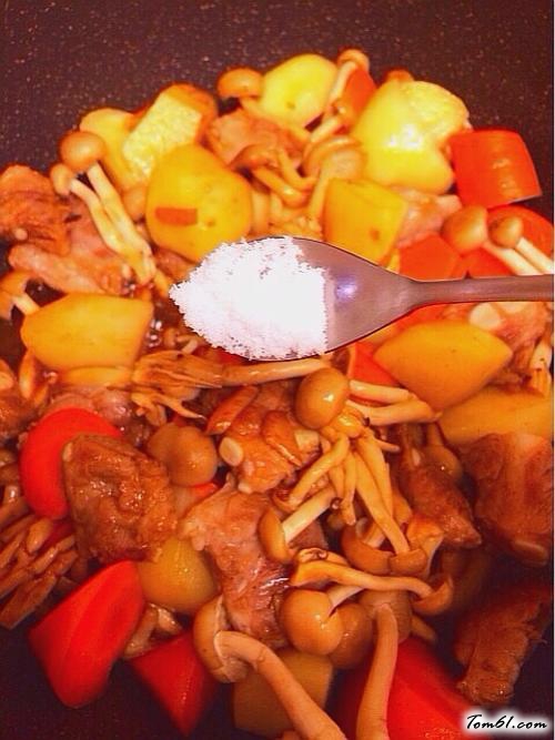 【土豆炖排骨】