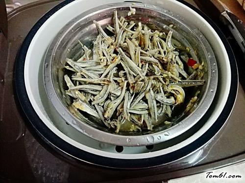 【剁椒蒸咸鱼仔】