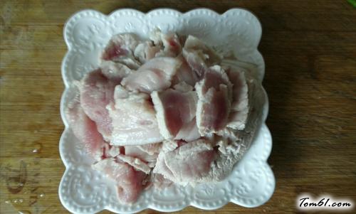 【五花肉炒蒜苔】