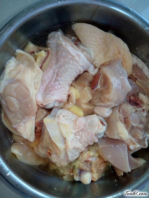 【鸡腿炖蘑菇】