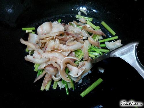 【芹菜炒猪耳朵】