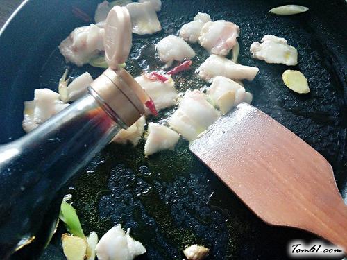 【五花肉炖芸豆】