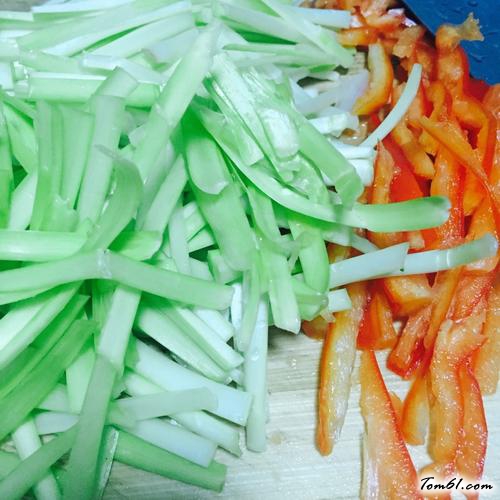 【韭黄炒肉丝】