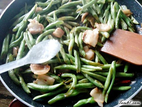 【五花肉炖芸豆】