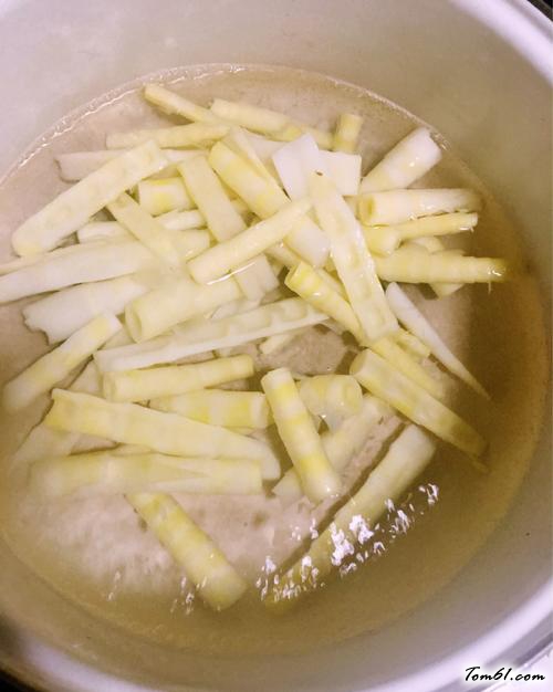 【白萝卜笋子烧牛腩】