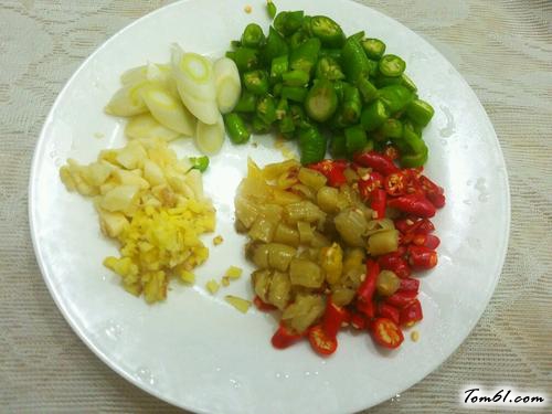 【酸豆角炒鸡杂】