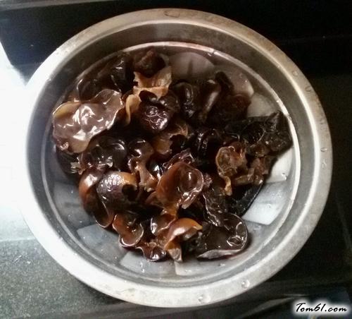 【黑木耳炒肉片】