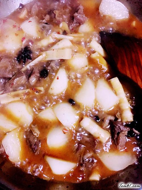 【白萝卜笋子烧牛腩】