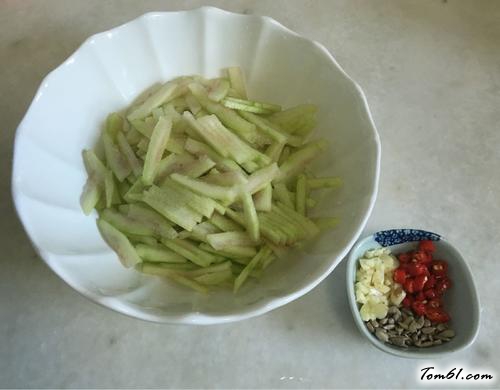 【酱爆西瓜皮】