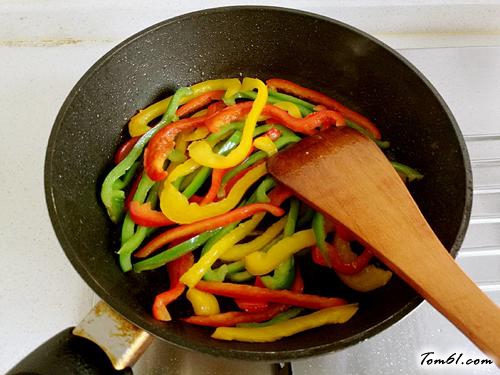 【彩椒炒肉丝】